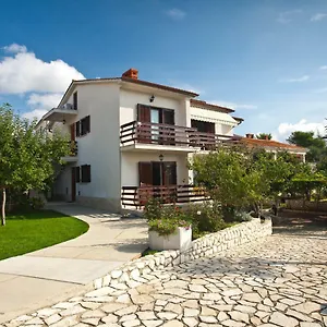 https://apartmani-polonijo-nada.primorje-gorskikotar.com